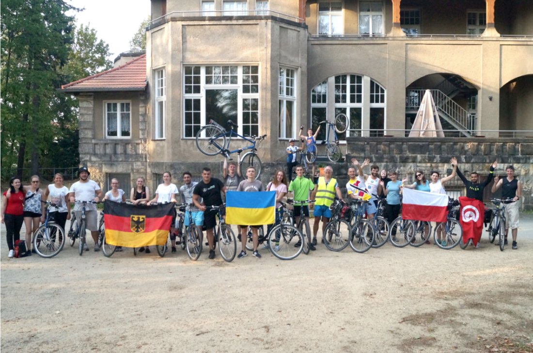 Die Teilnehmer der D-PL-UA Jugendbegegnung "Mit dem Fahrrad durch Europa" 2018 in Dresden